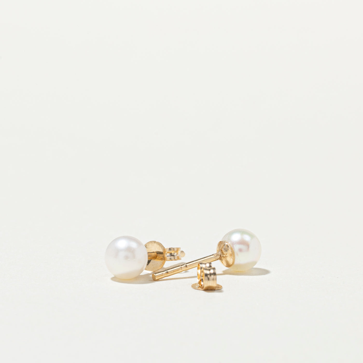 Boucles d'oreilles puces en perles 14 carats