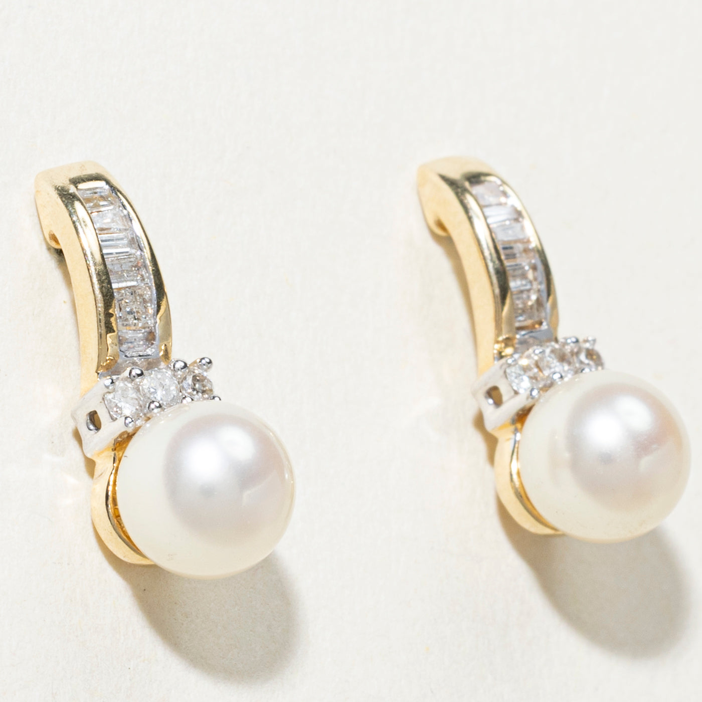 Boucles d'oreilles puces en or 14 carats, perles et diamants | 0,32 ct