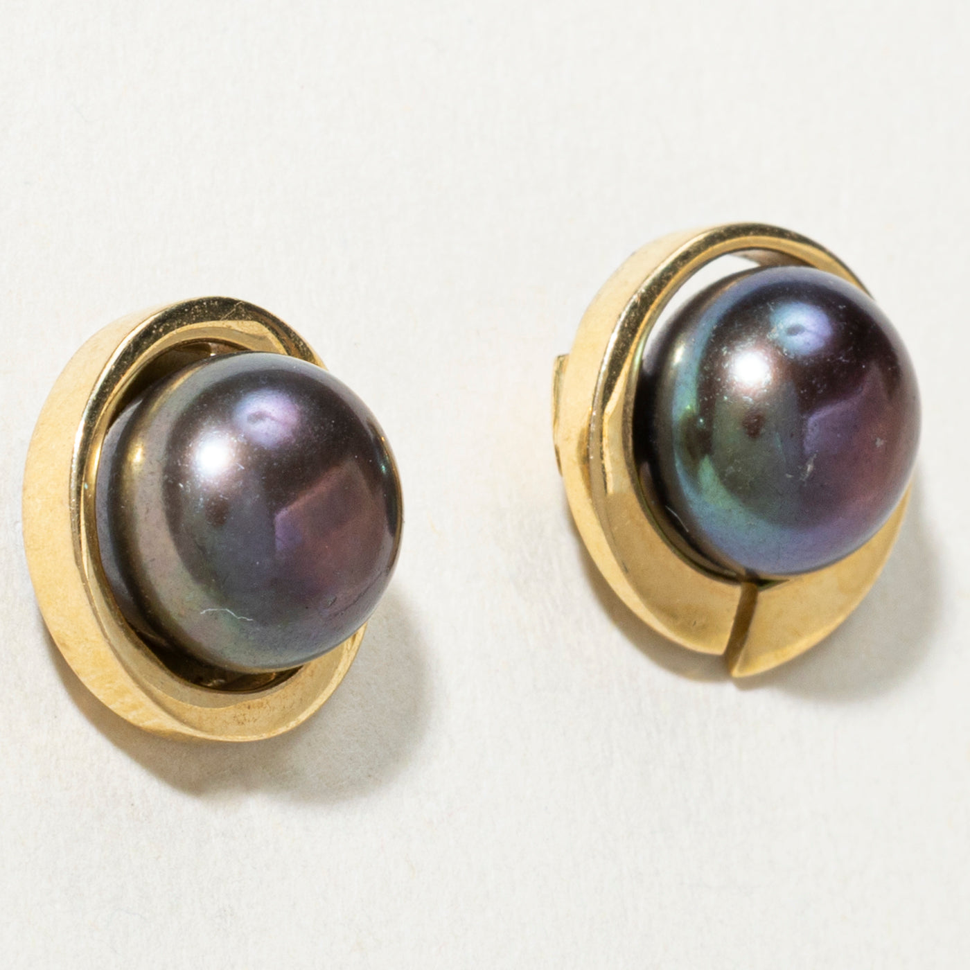 18k Black Pearl Shield Stud Earrings