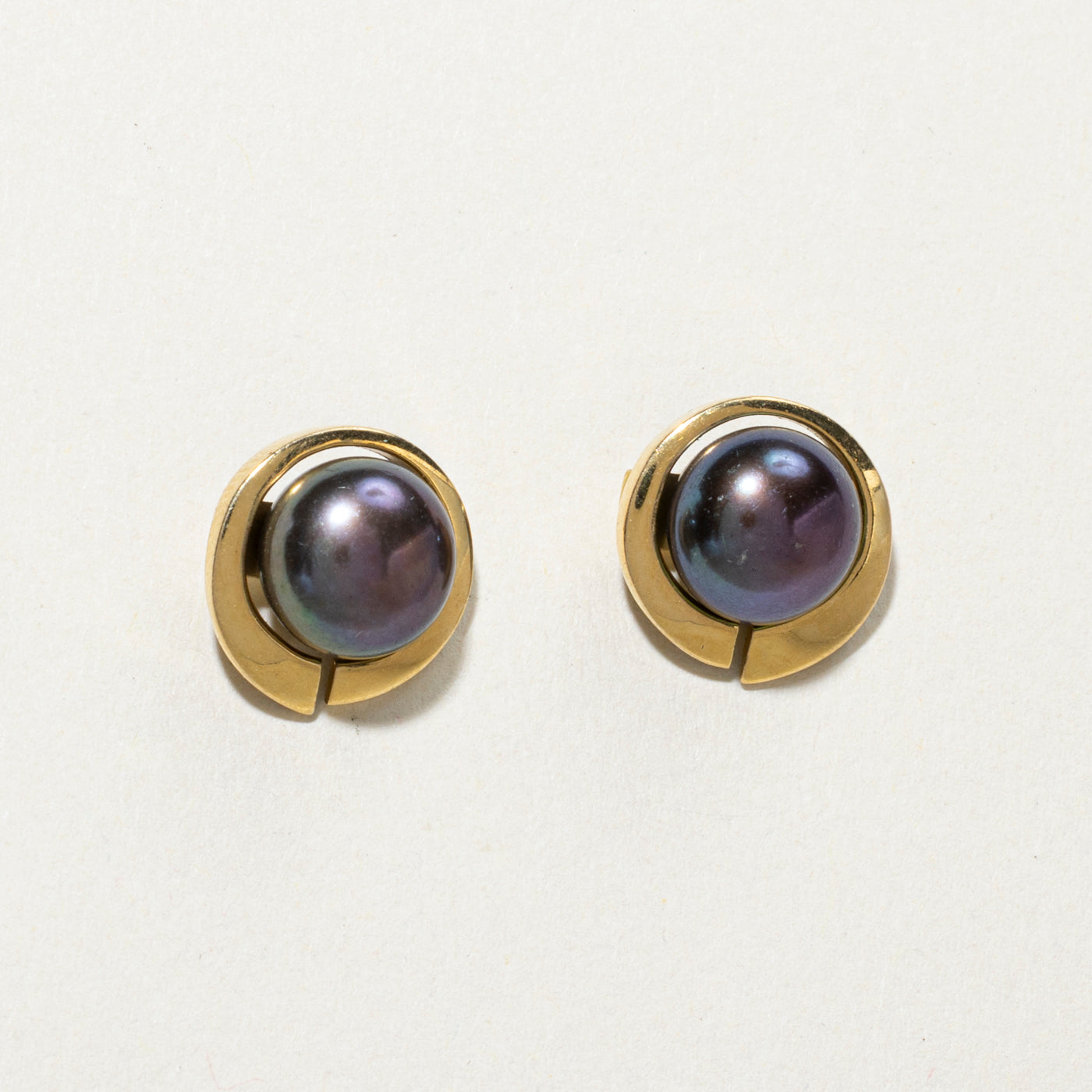 18k Black Pearl Shield Stud Earrings