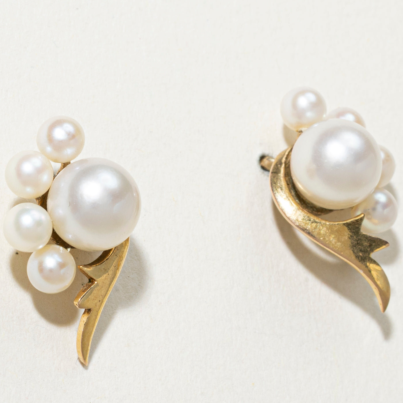 Boucles d'oreilles puces abstraites en perles 14 carats