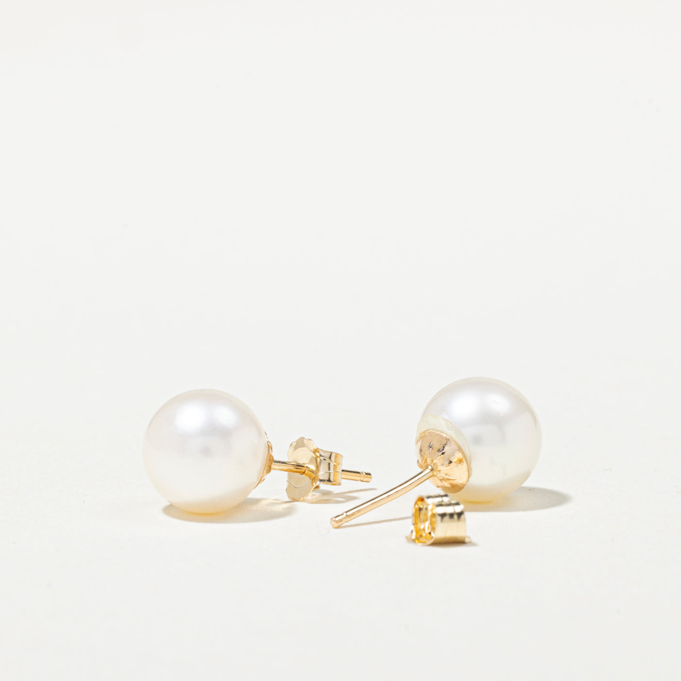 Boucles d'oreilles puces amovibles en forme de bouclier avec perle 14 carats