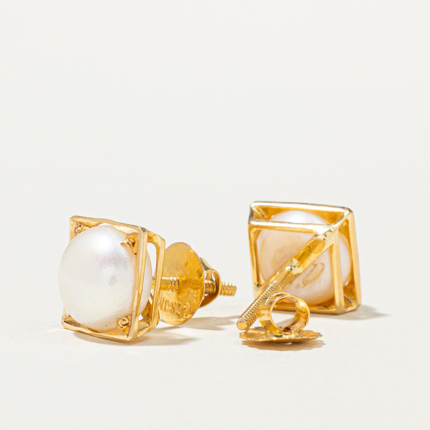 Boucles d'oreilles puces carrées en perles 22 carats