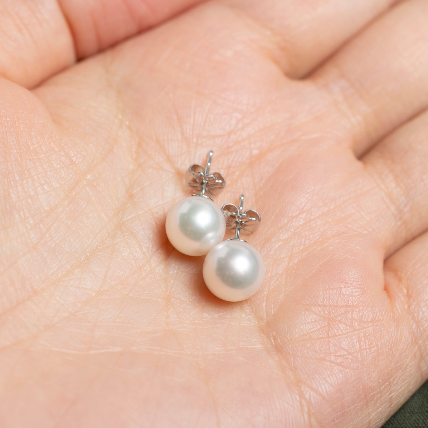 Boucles d'oreilles puces solitaire en or 14 carats avec perle