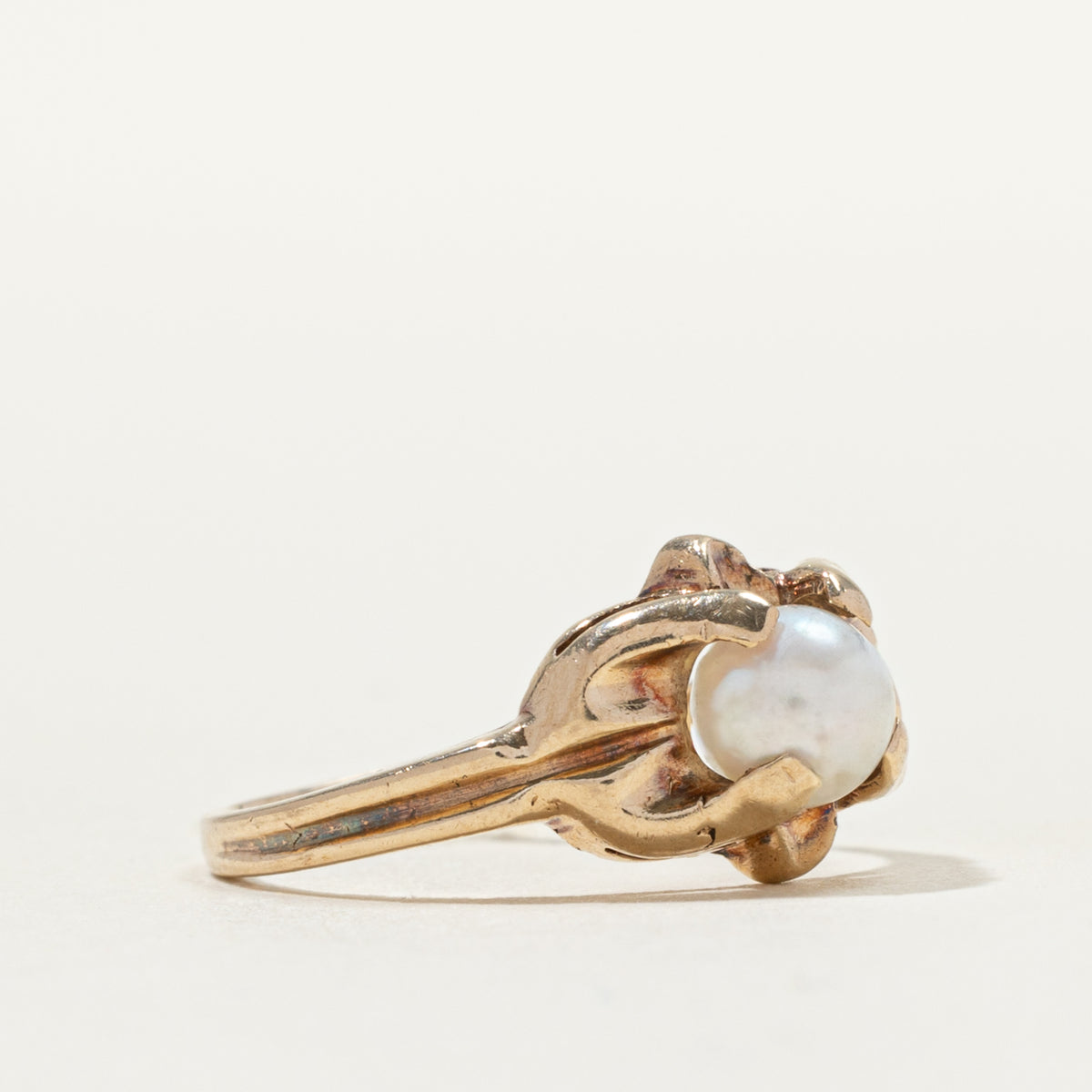 10k Belcher Set Pearl Floral Ring | SZ 4.25