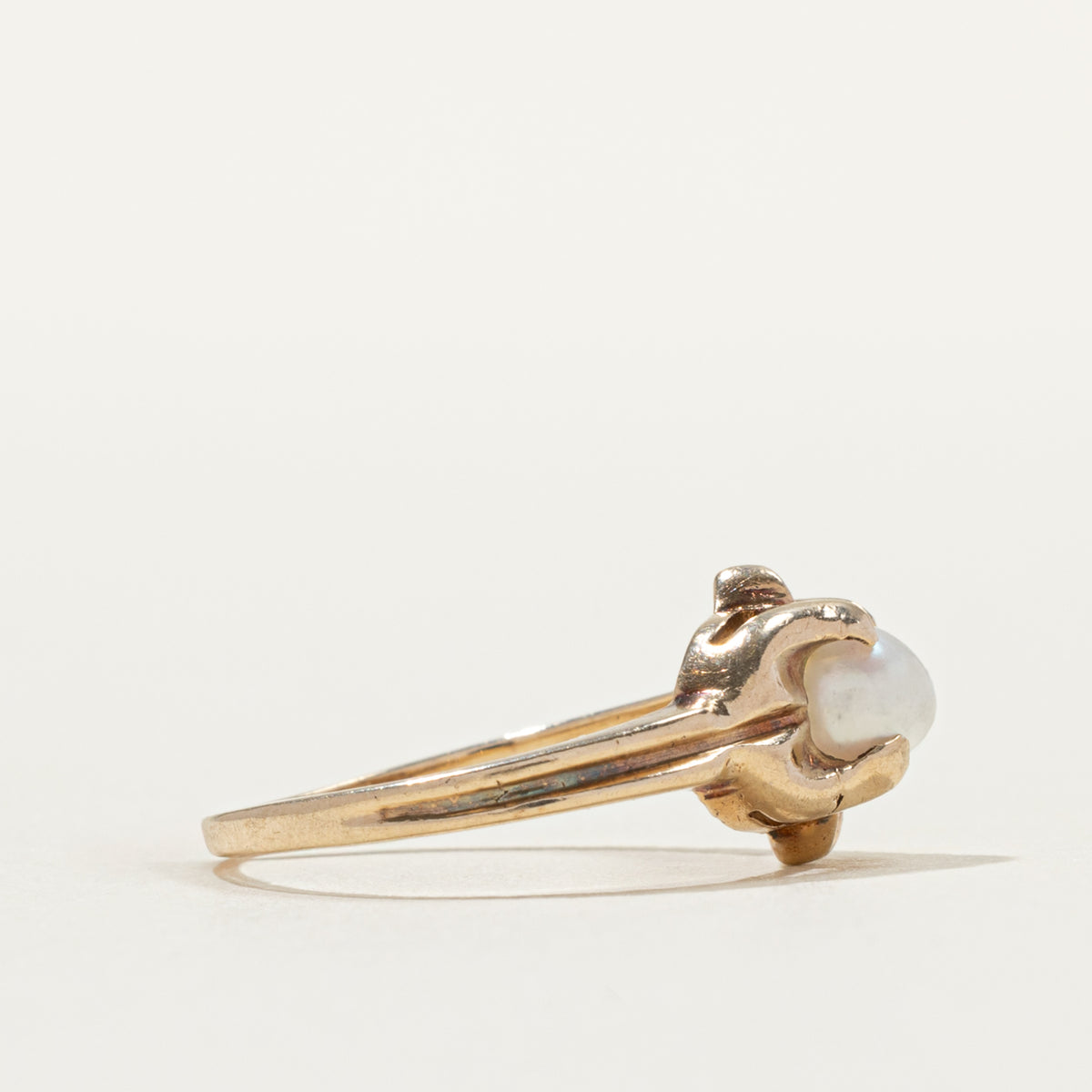 10k Belcher Set Pearl Floral Ring | SZ 4.25