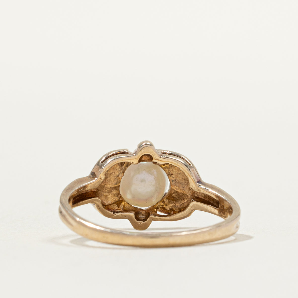 10k Belcher Set Pearl Floral Ring | SZ 4.25
