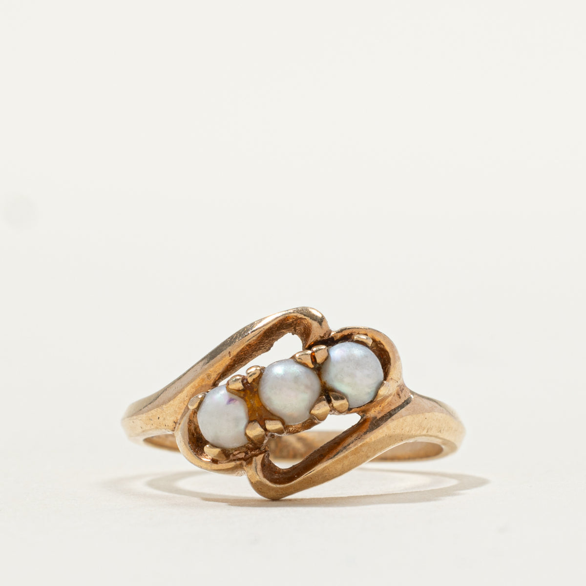 10k Three Stone Pearl Openwork Bypass Ring | SZ 6.25