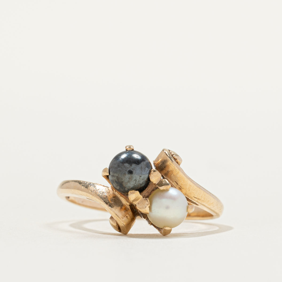 10k Toi et Moi Black & White Pearl Bypass Ring | SZ 6.25
