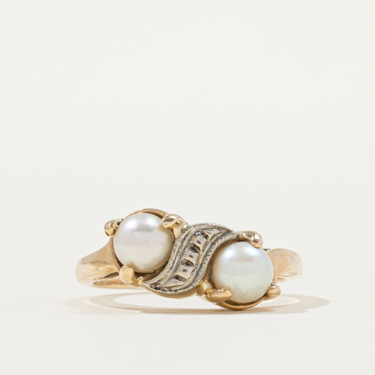 10k Toi et Moi Pearl Textured Bypass Ring | SZ 5.75