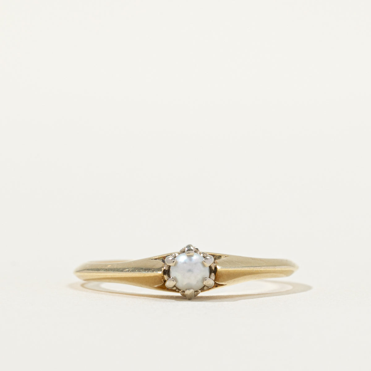 14k Belcher Set Pearl Petite Ring | SZ 7