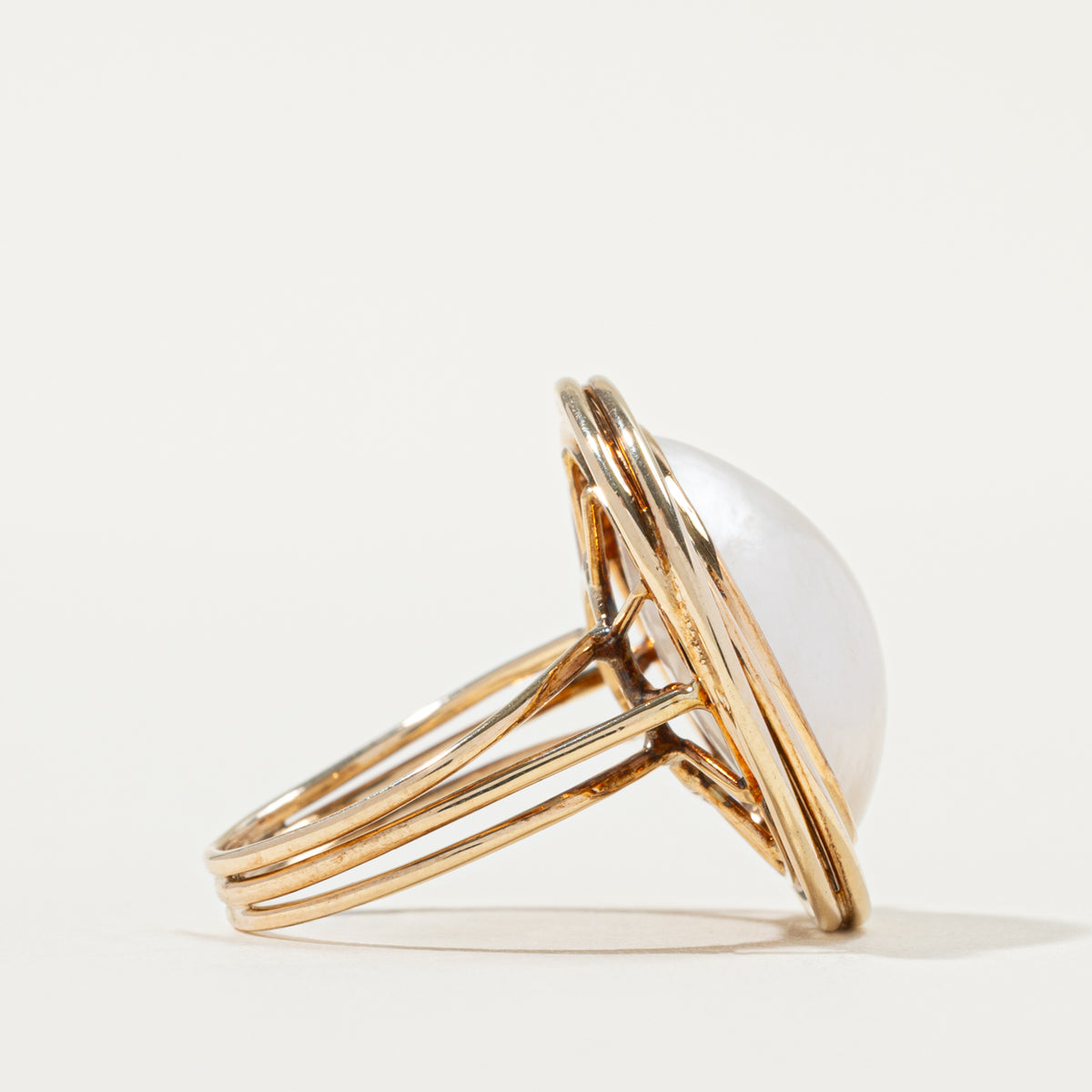 14k Bezel Set Mabe Pearl Framed Cocktail Ring | SZ 6.75