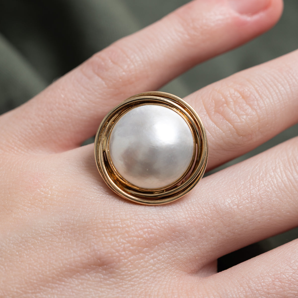 14k Bezel Set Mabe Pearl Framed Cocktail Ring | SZ 6.75