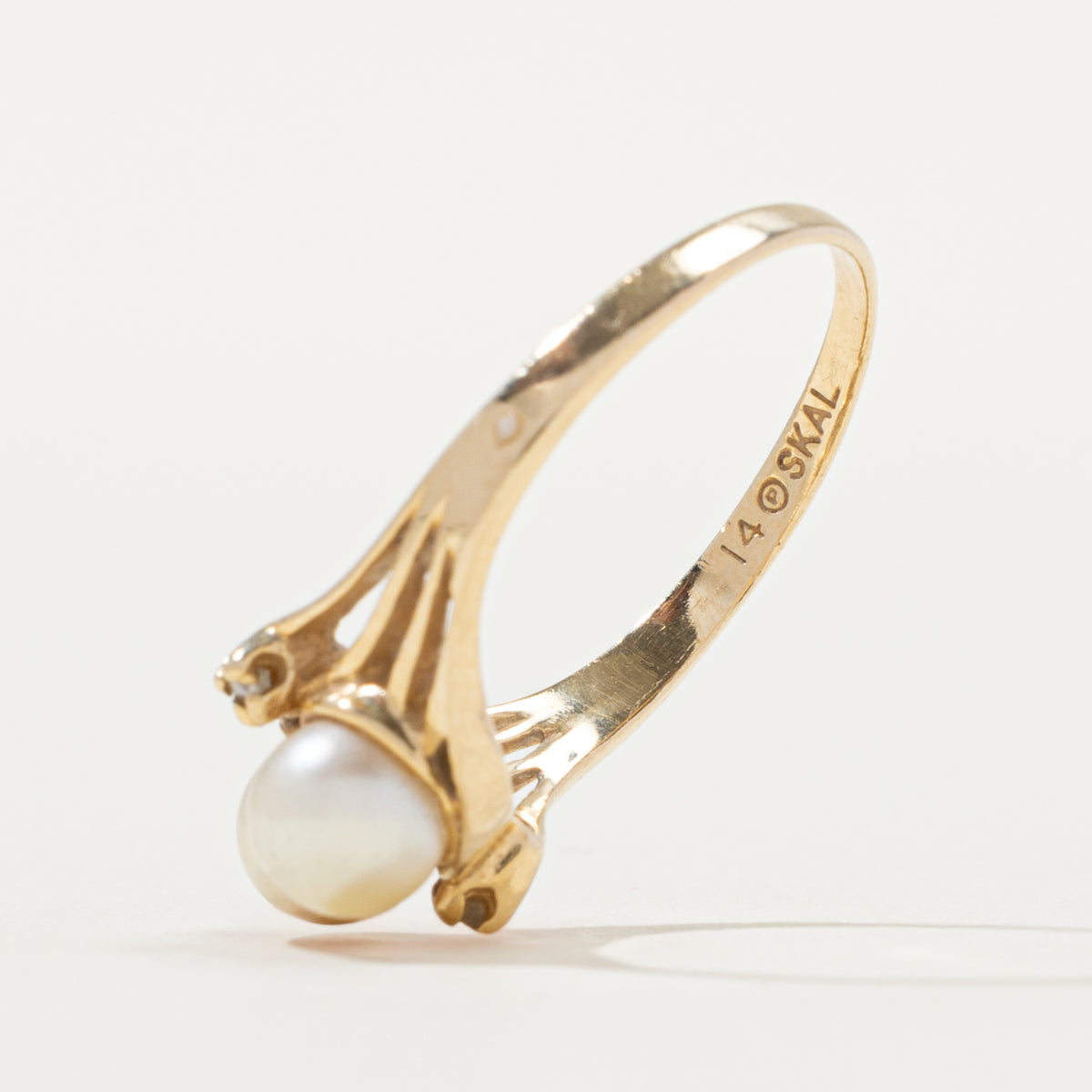 14k Toi et Moi Pearl & Diamond Accented Openwork Bypass Ring | 0.02ctw | SZ 7.25