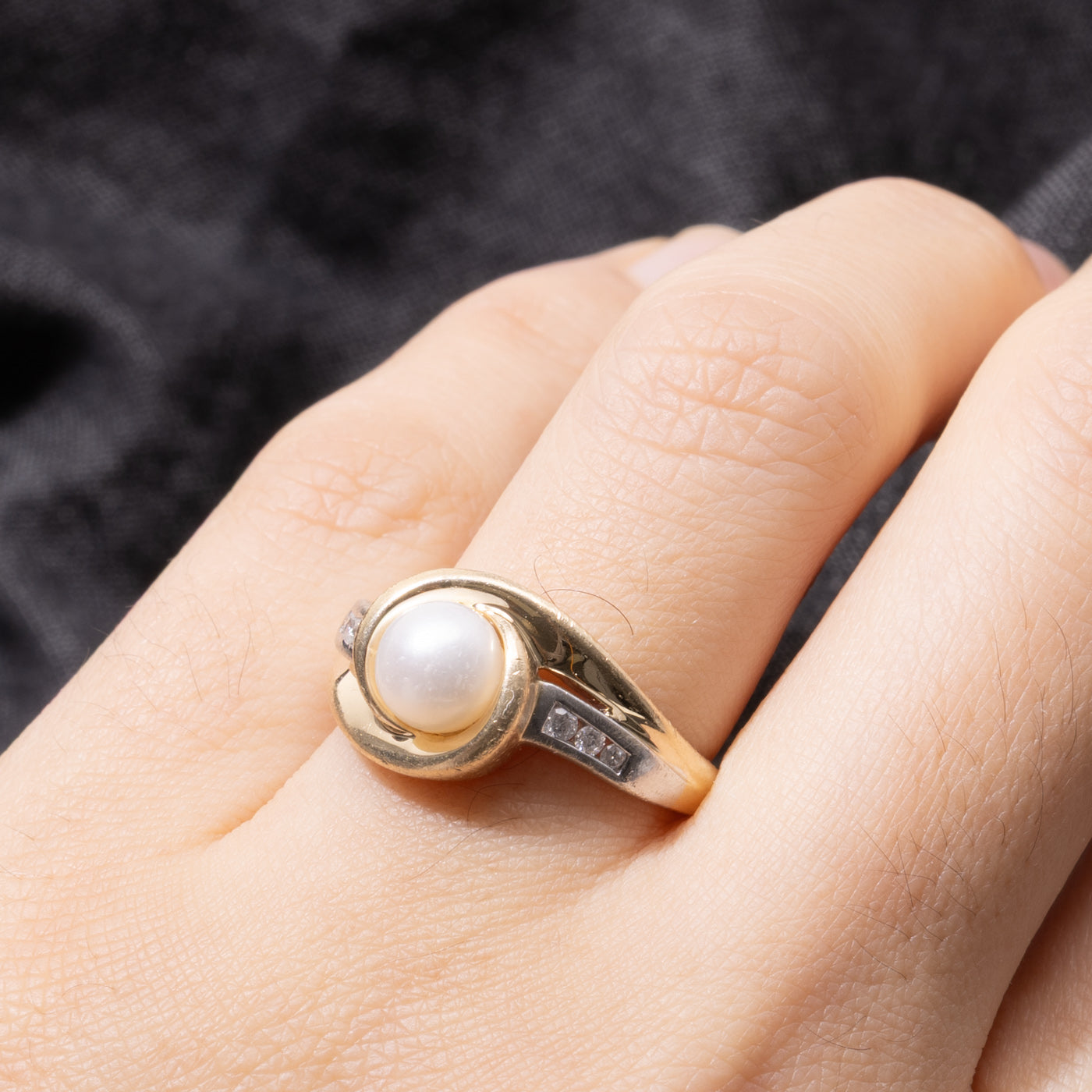 14k Pearl & Diamond Accented Swirl Ring | SZ 7.25