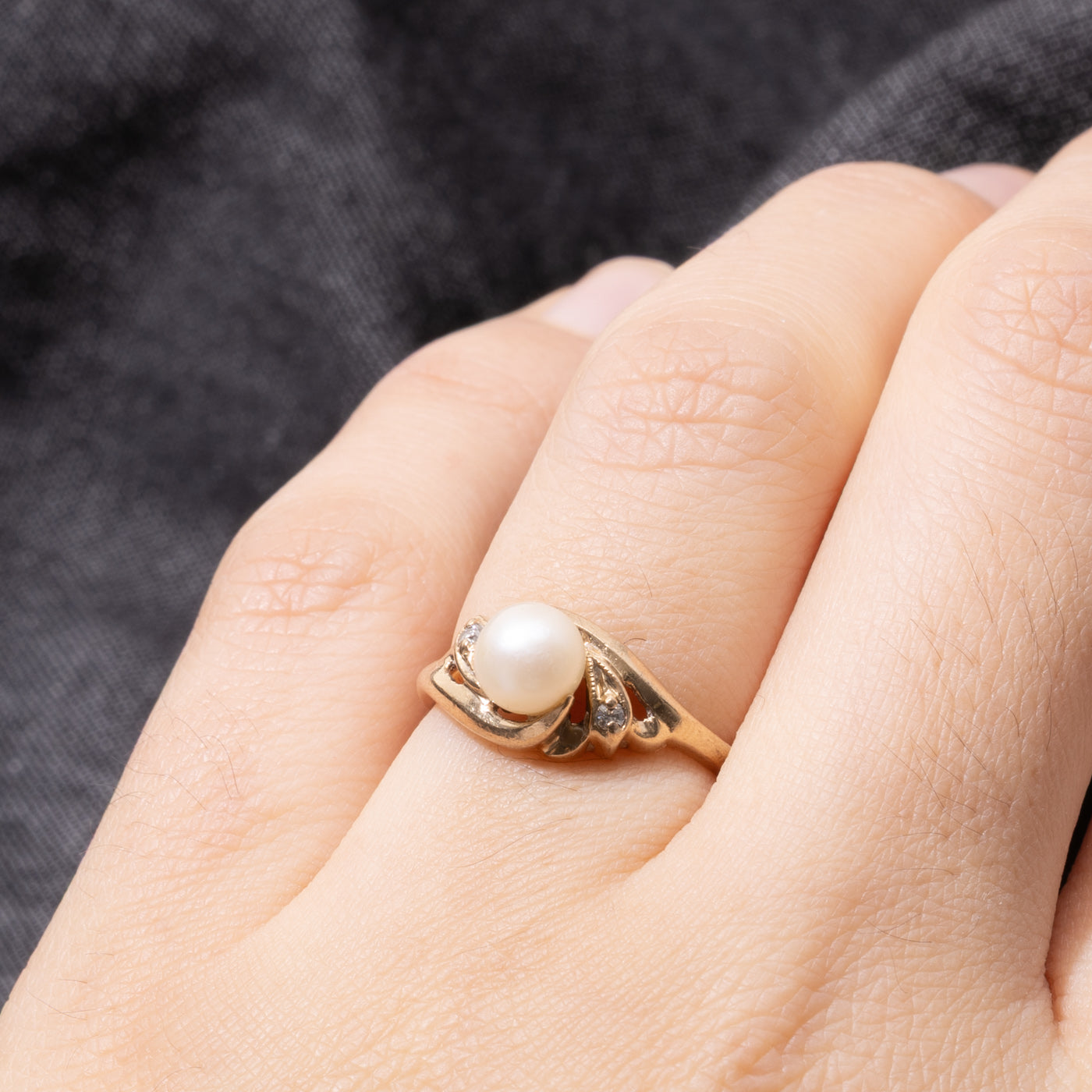 10k Pearl & Diamond Accented Grooved Ring | SZ 4.75