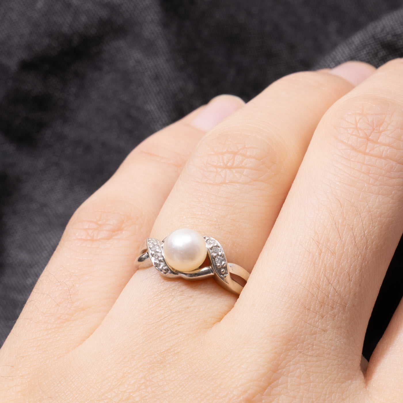 10k Pearl & Diamond Accented Crossover Ring | SZ 4