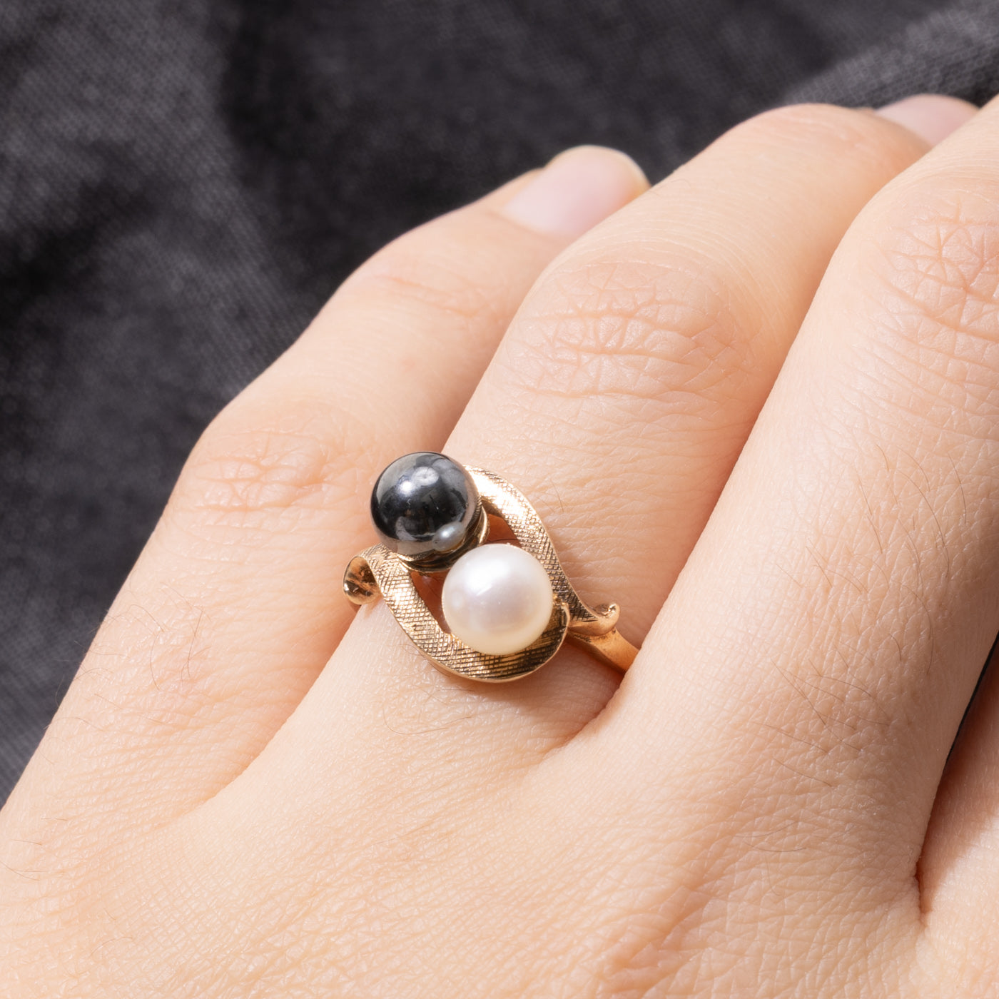 10k Retro Pearl & Hematite Toi et Moi Ring | SZ 6.5