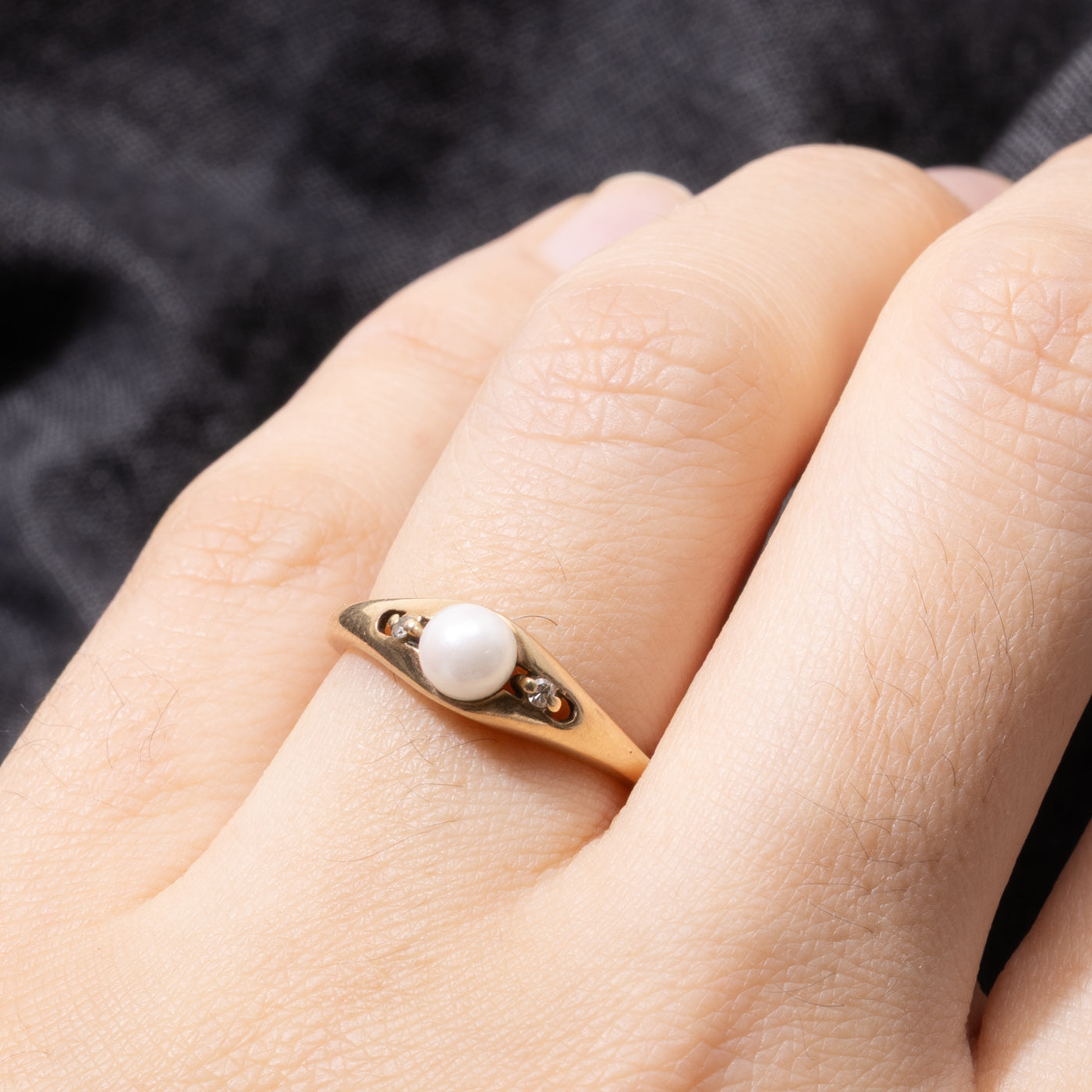 10k Pearl & Diamond Accented Tapered Ring | SZ 5.75