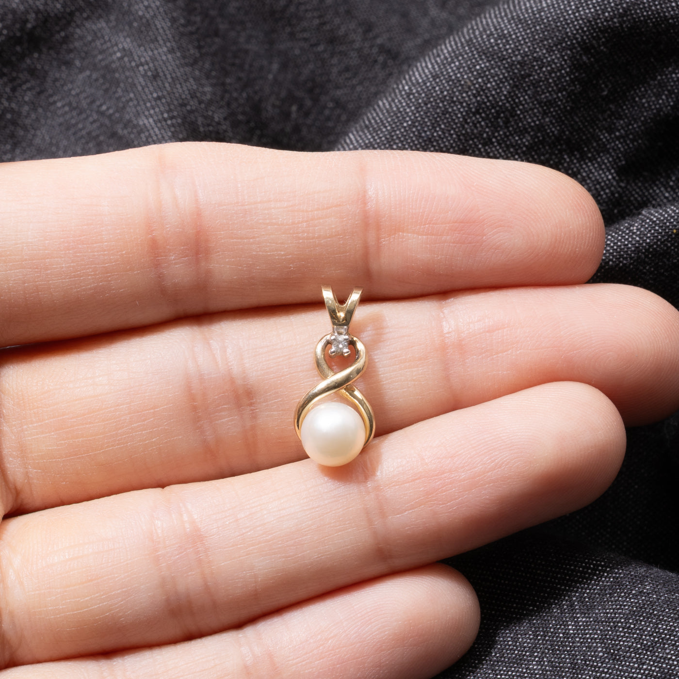 10k Pearl & Diamond Crossover Pendant