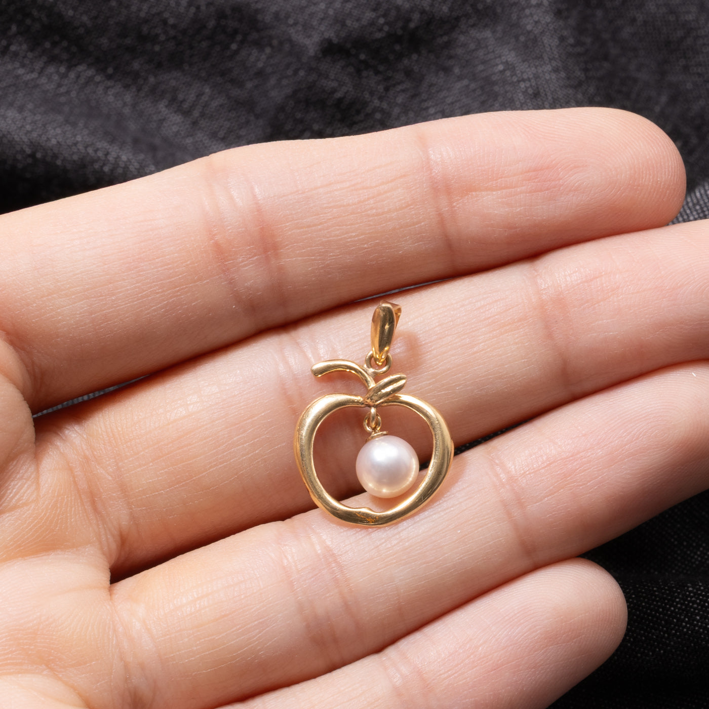 18k Pearl Apple Pendant