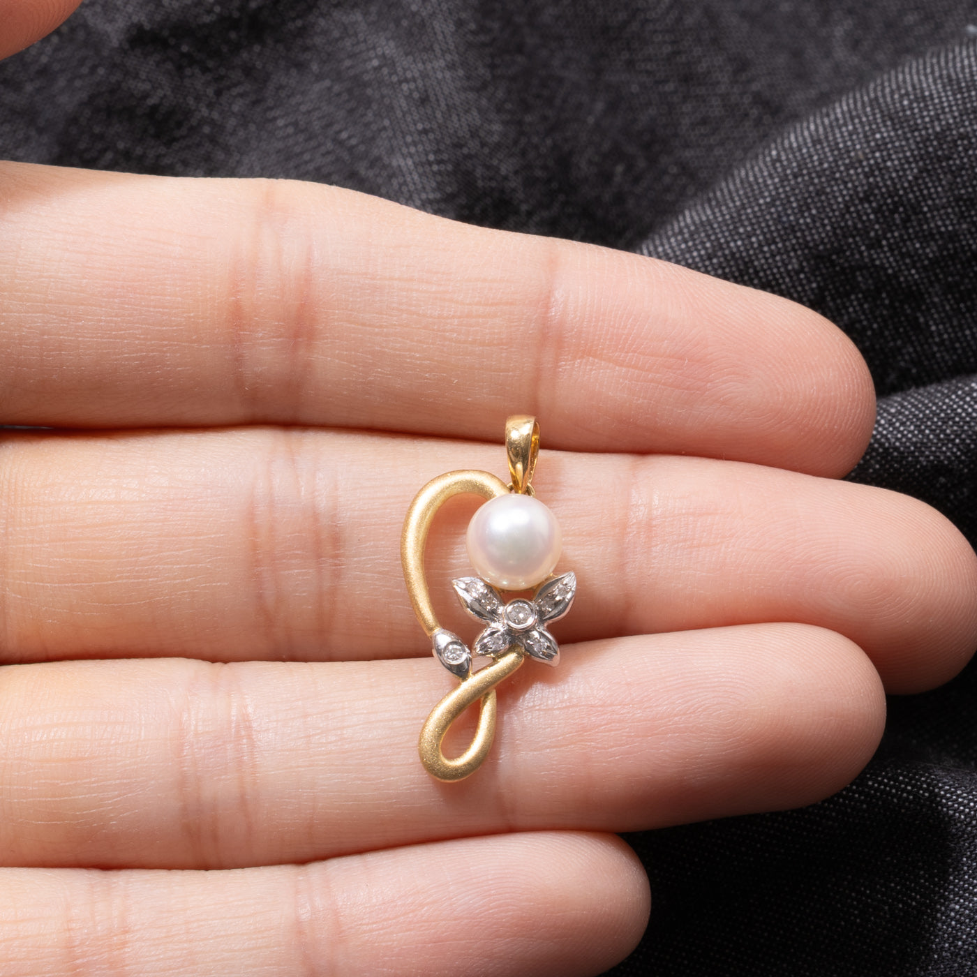 18k Pearl & Diamond Floral Pendant