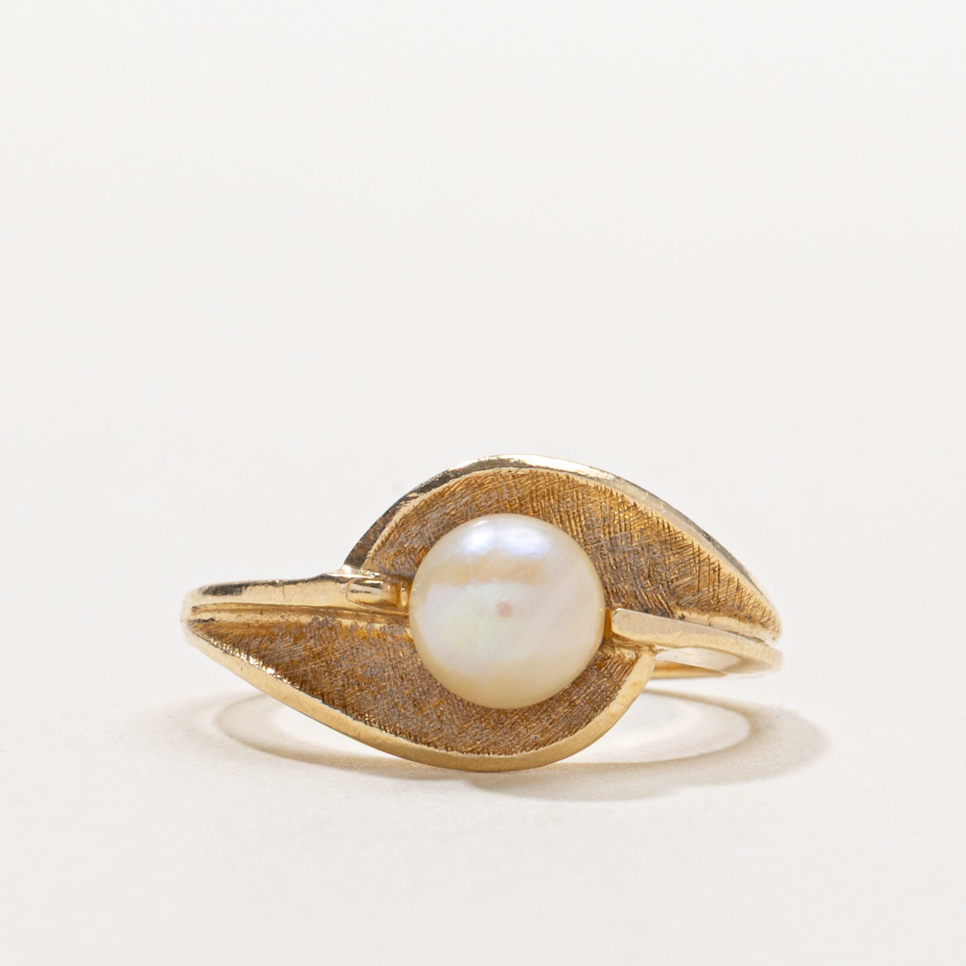 14k Pearl Leaf Textured Ring | SZ 5.5