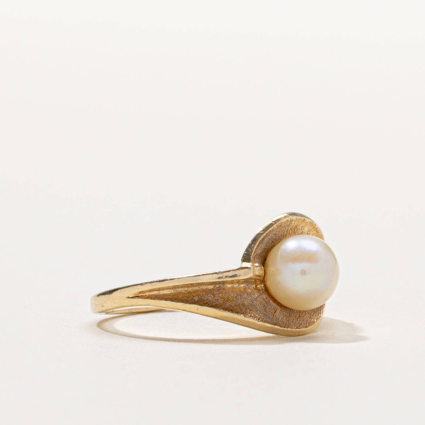 14k Pearl Leaf Textured Ring | SZ 5.5