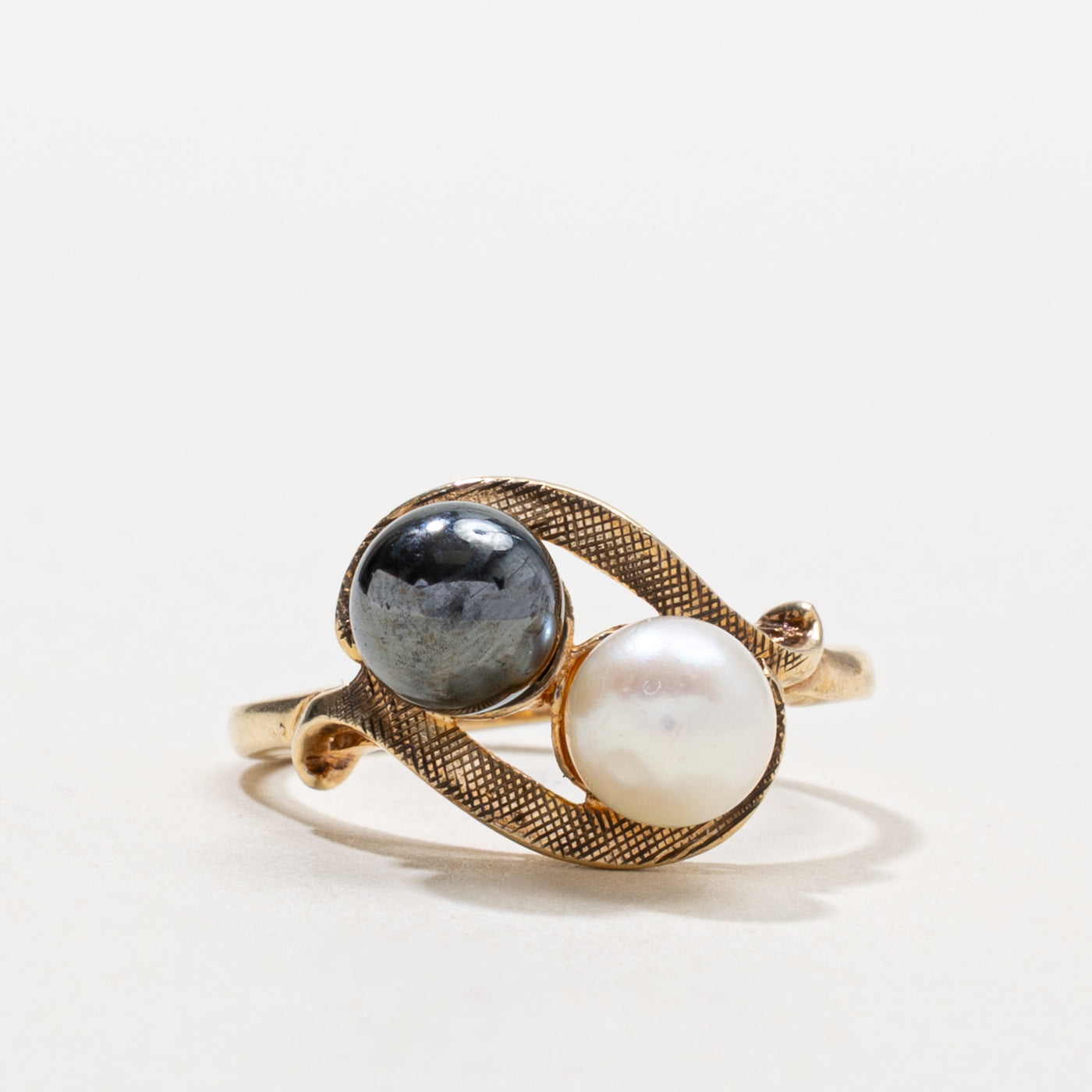10k Retro Pearl & Hematite Toi et Moi Ring | SZ 6.5