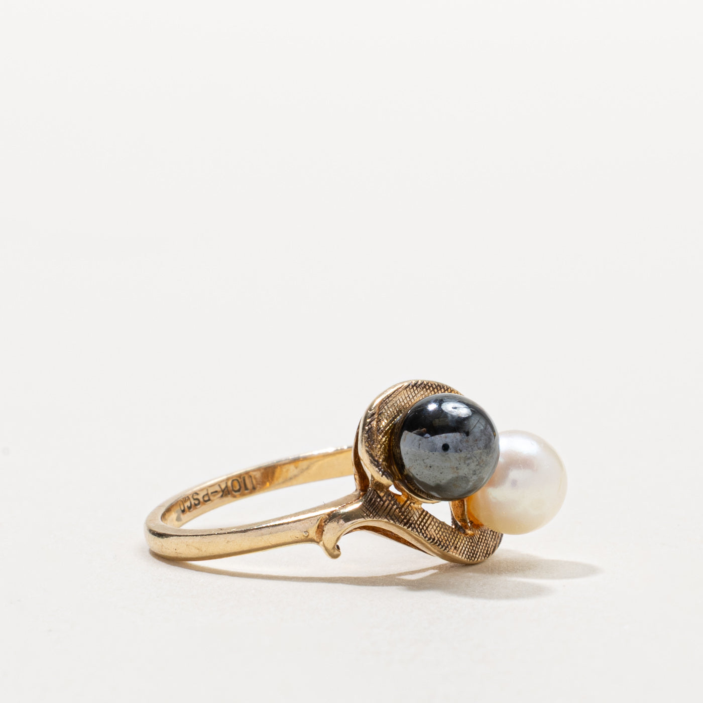 10k Retro Pearl & Hematite Toi et Moi Ring | SZ 6.5