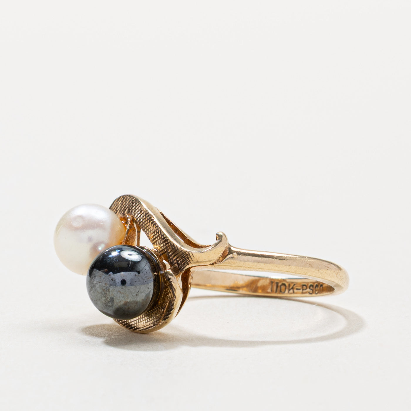 10k Retro Pearl & Hematite Toi et Moi Ring | SZ 6.5