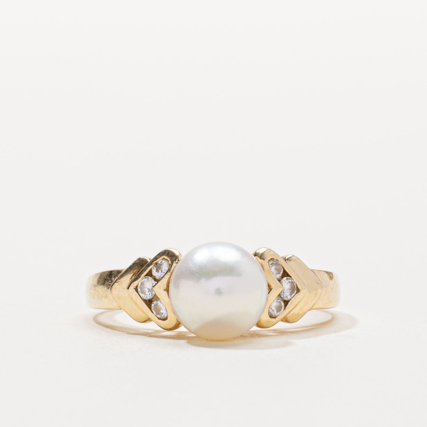 14k Pearl & Diamond V Accented Ring | SZ 7