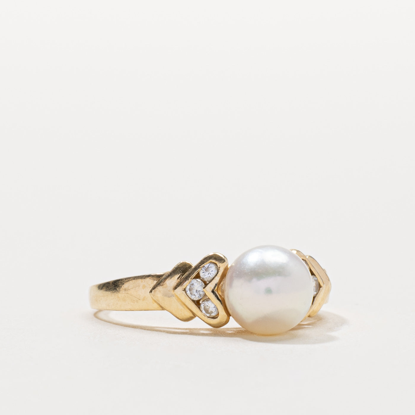 14k Pearl & Diamond V Accented Ring | SZ 7