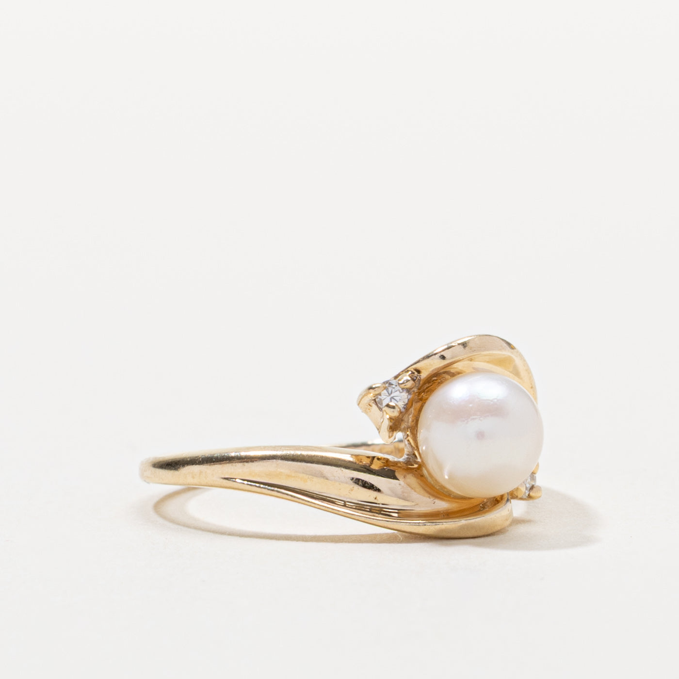 14k Pearl & Diamond Grooved Bypass Ring | SZ 6.25