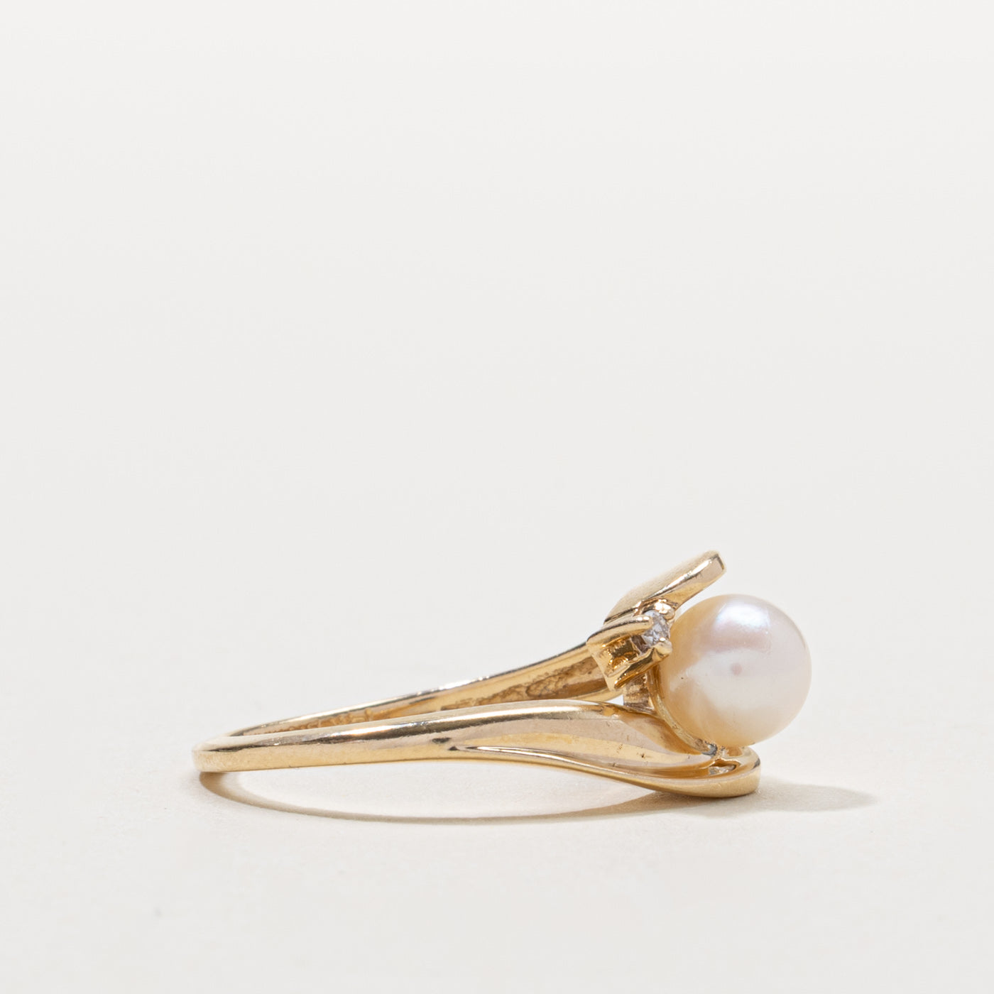 14k Pearl & Diamond Grooved Bypass Ring | SZ 6.25