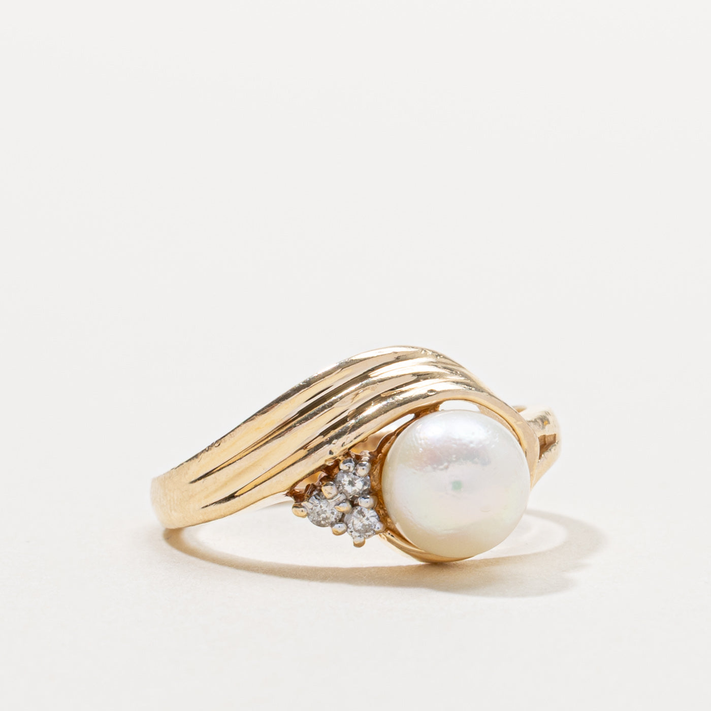 14k Pearl & Diamond Grooved Swirl Ring | SZ 6.5