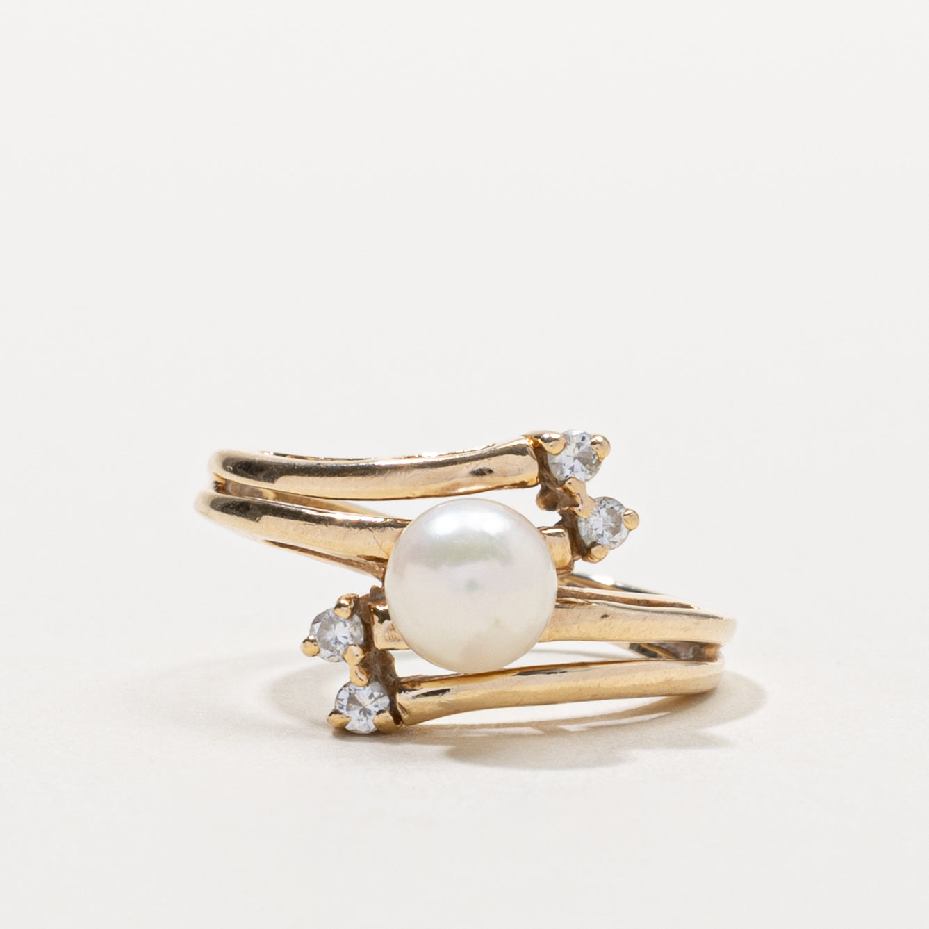 10k Pearl & Diamond Grooved Bypass Ring | SZ 4.5