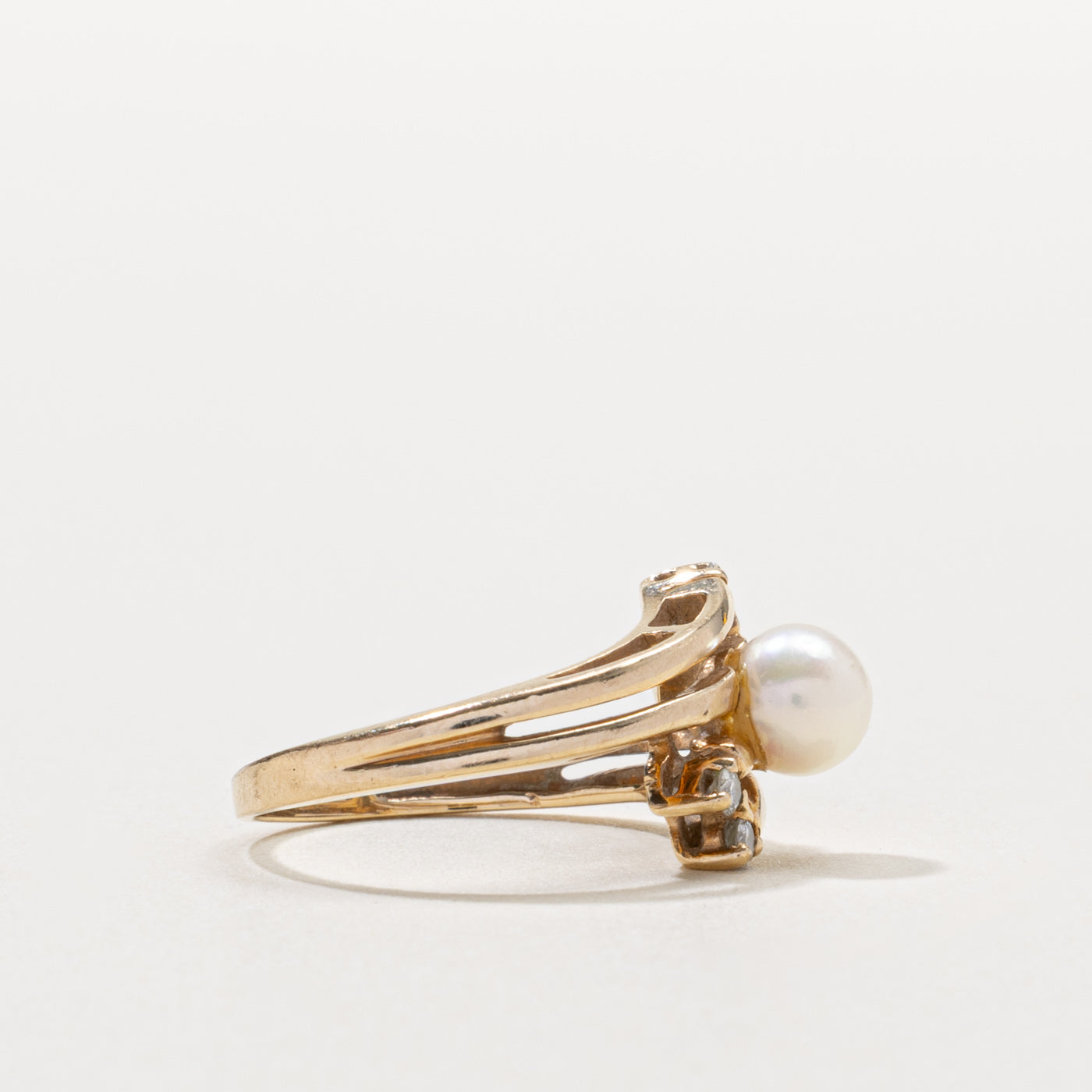 10k Pearl & Diamond Grooved Bypass Ring | SZ 4.5