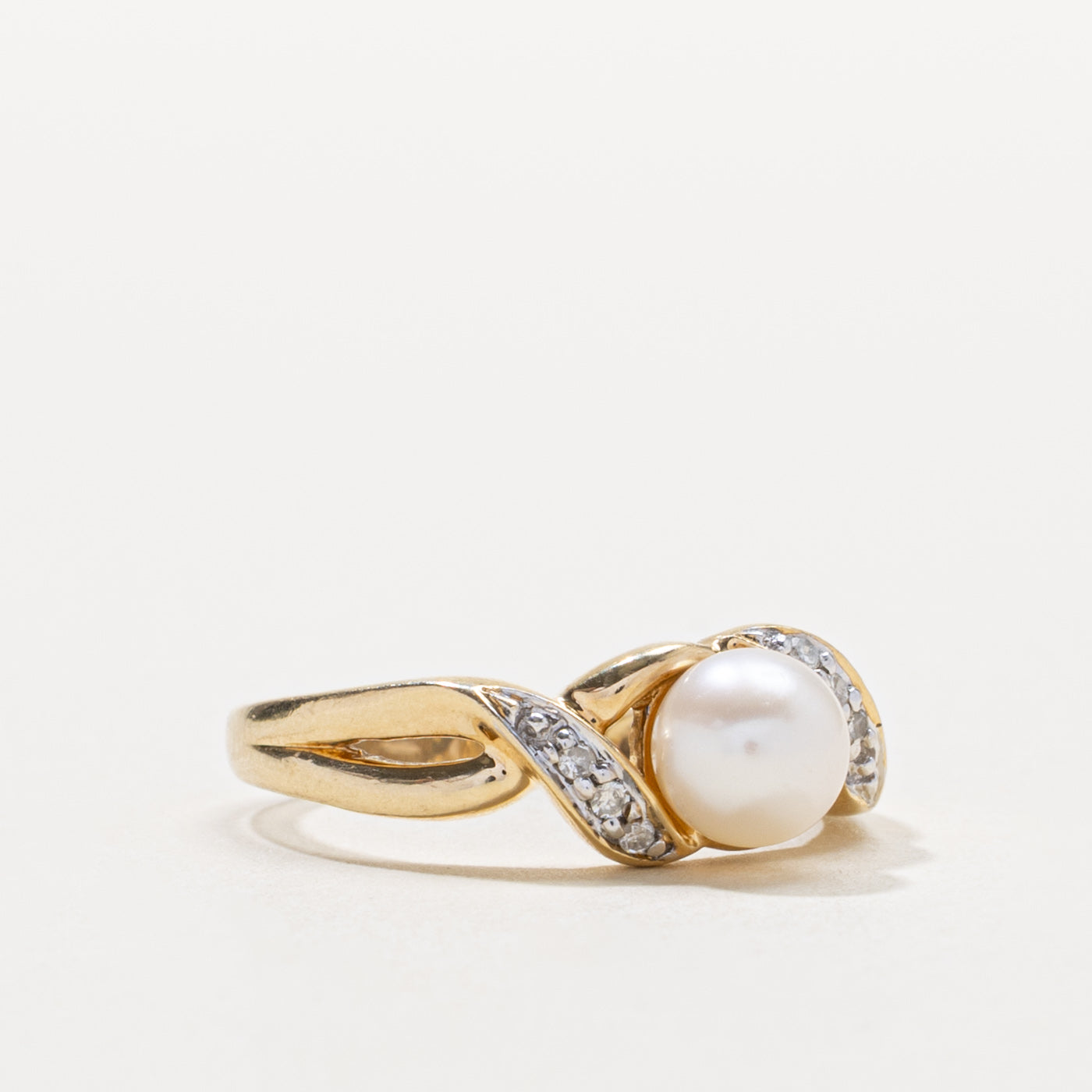 10k Pearl & Diamond Accented Crossover Ring | SZ 6.75