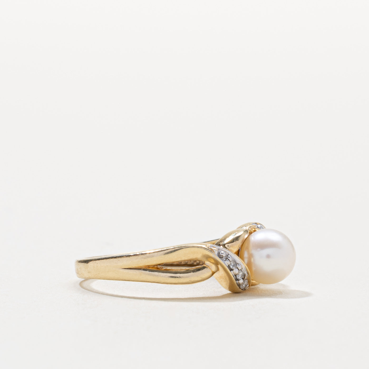 10k Pearl & Diamond Accented Crossover Ring | SZ 6.75
