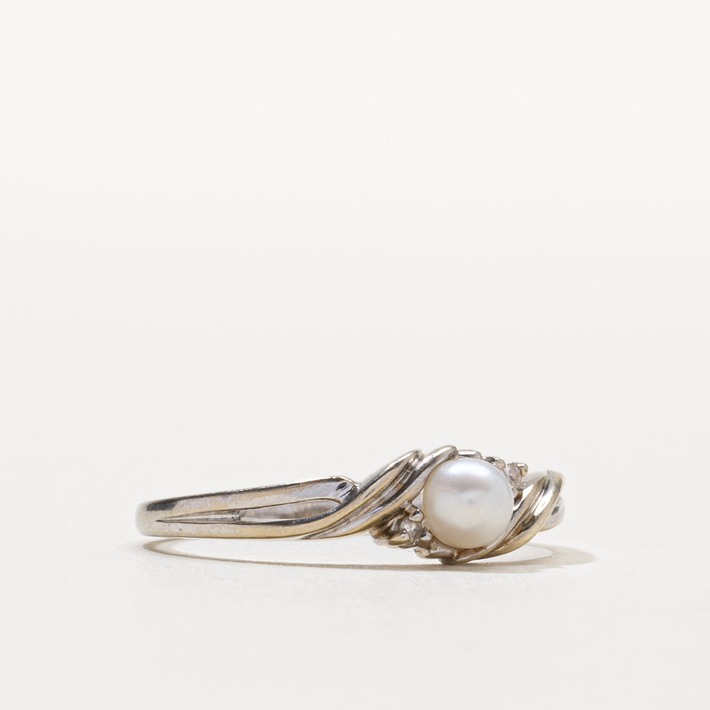 10k Pearl & Diamond Bypass Ring | SZ 6