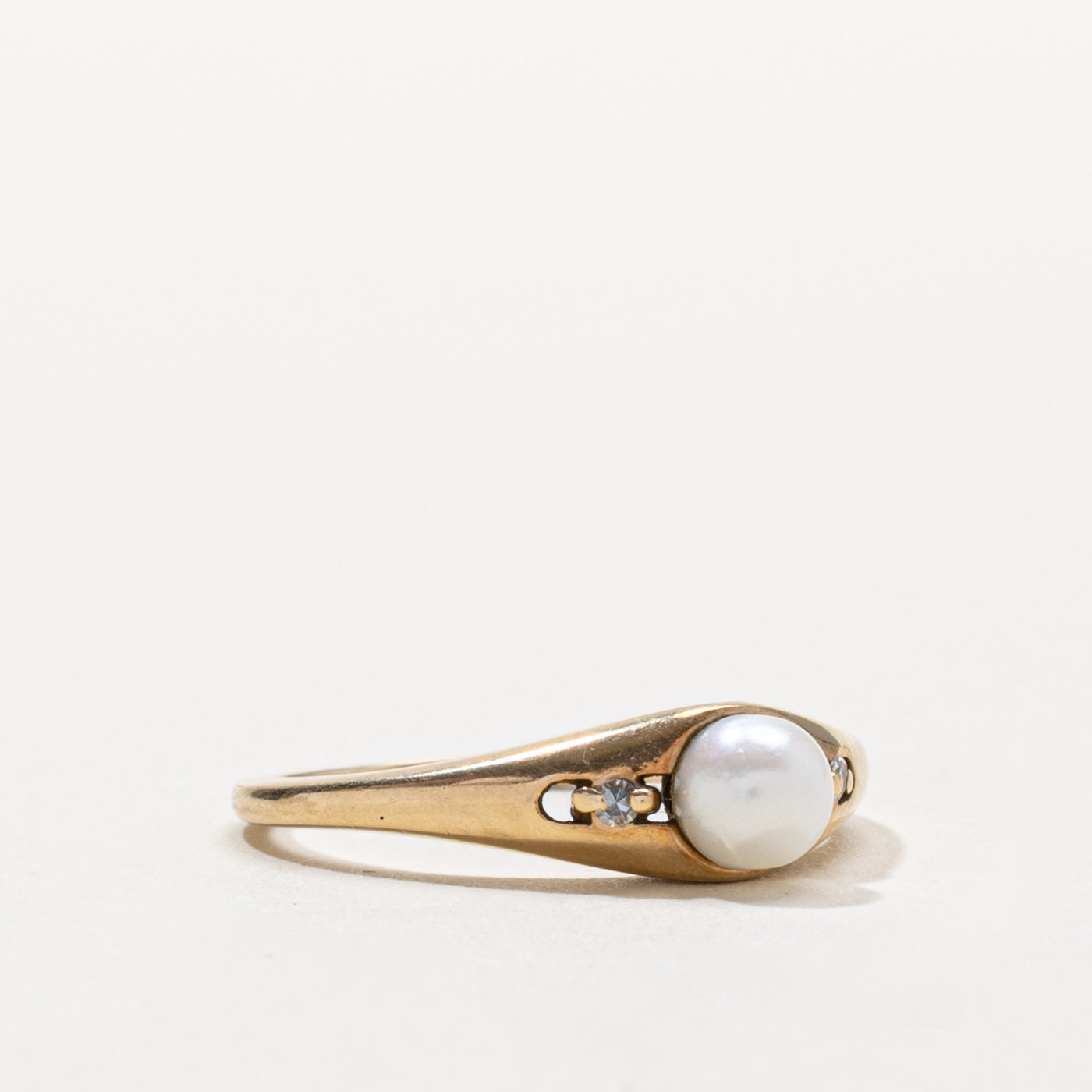 10k Pearl & Diamond Accented Tapered Ring | SZ 5.75