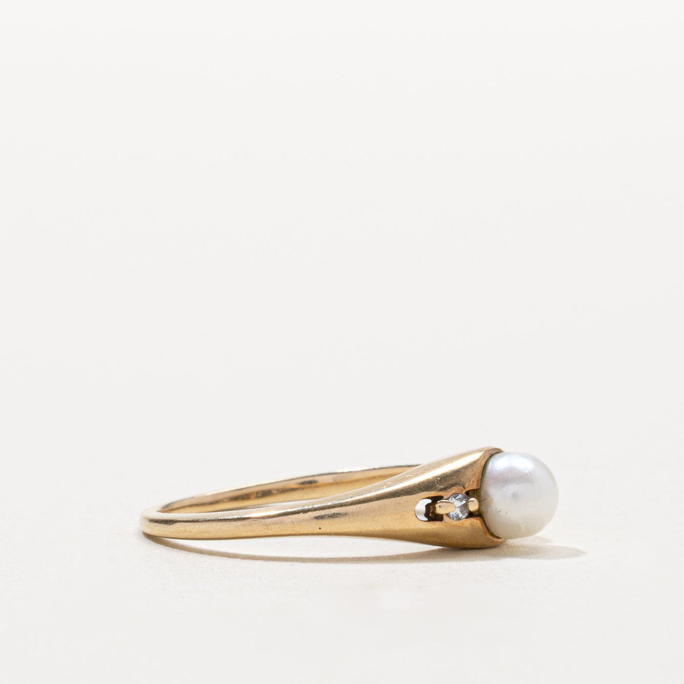 10k Pearl & Diamond Accented Tapered Ring | SZ 5.75