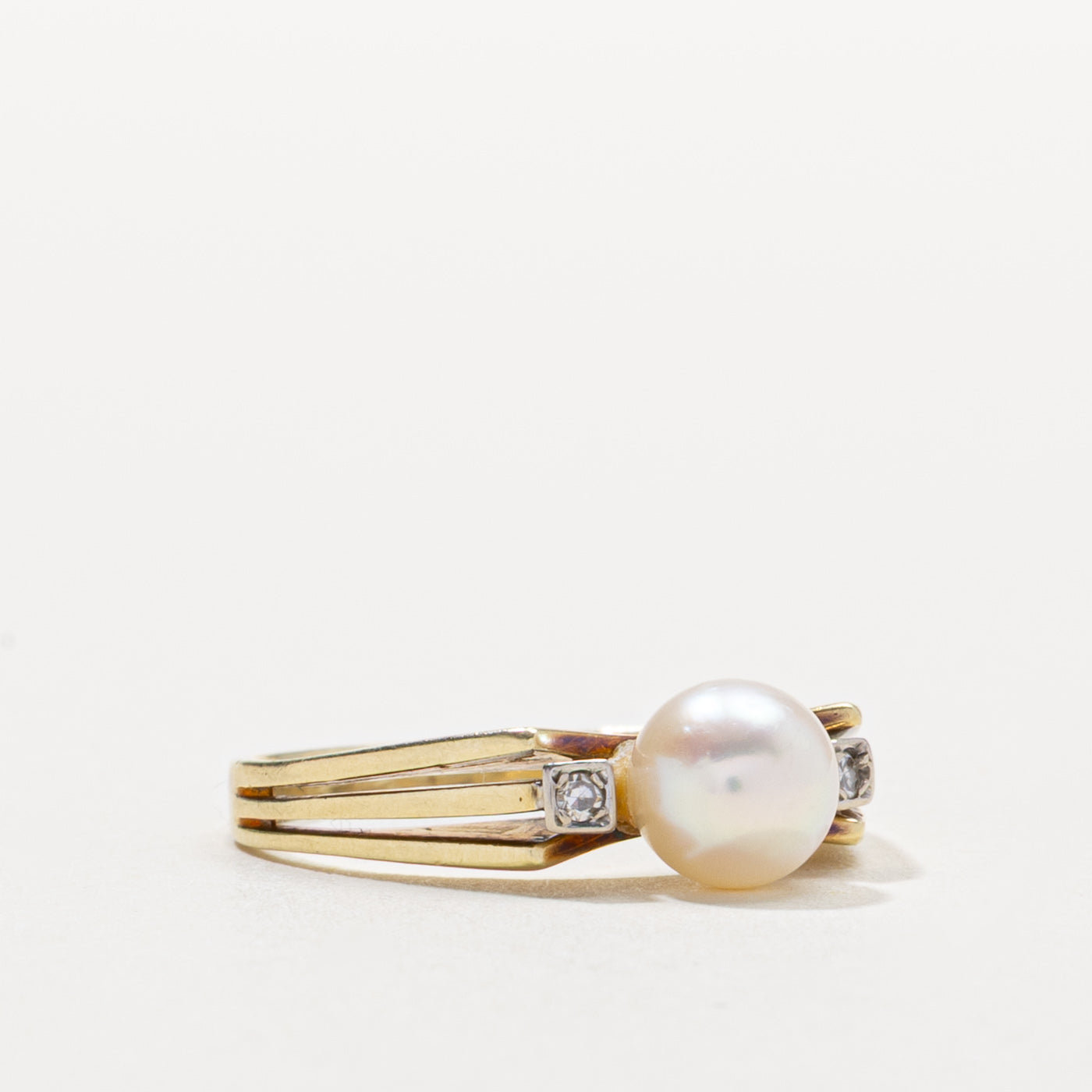 14k Pearl & Diamond Accented Grooved Ring | SZ 6