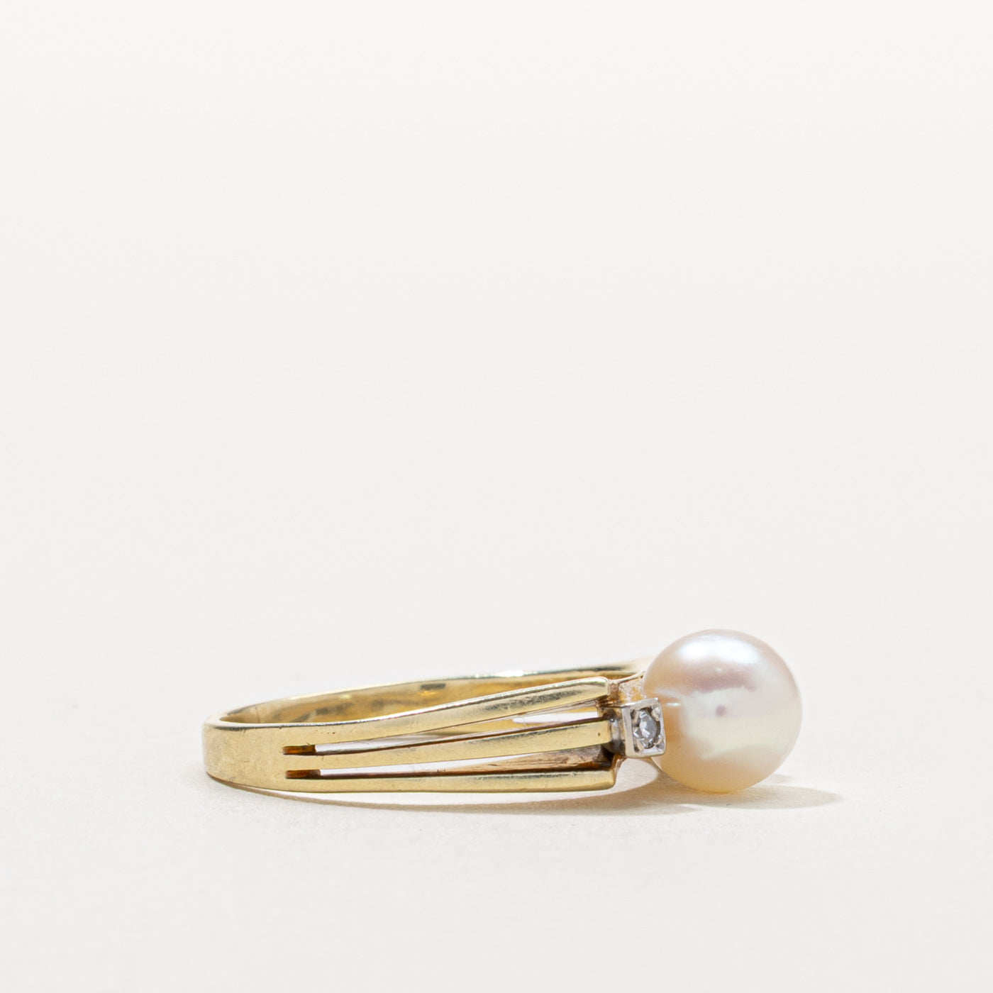 14k Pearl & Diamond Accented Grooved Ring | SZ 6