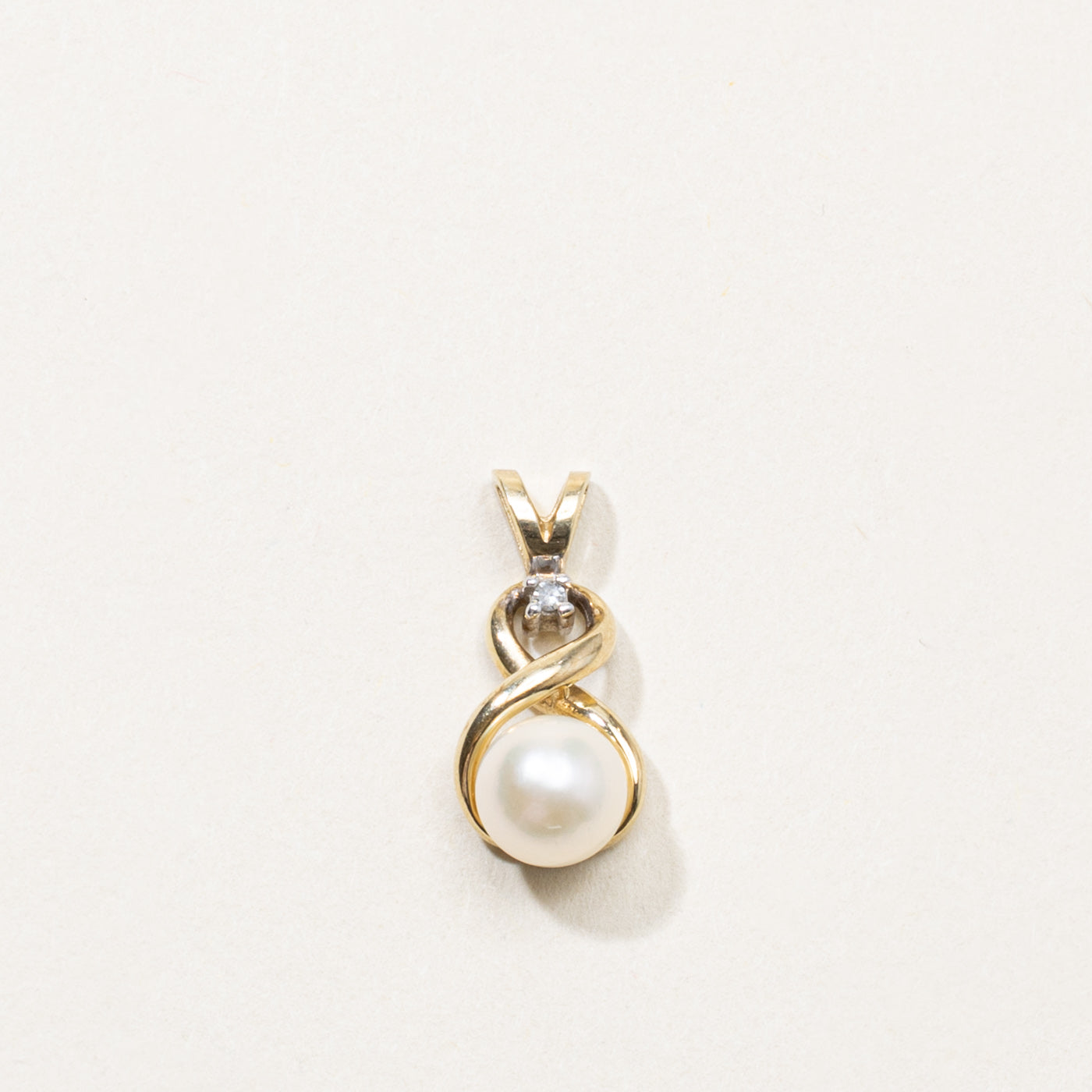 10k Pearl & Diamond Crossover Pendant