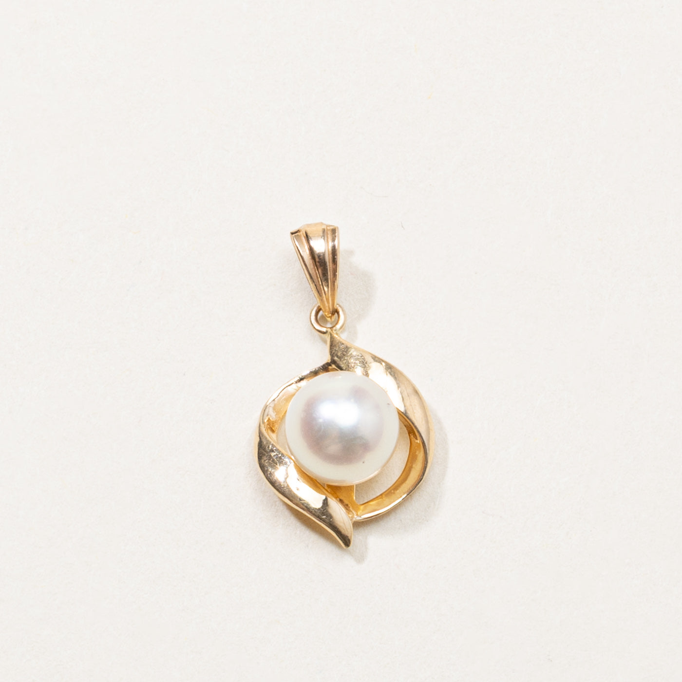 14k Pearl Framed Pendant