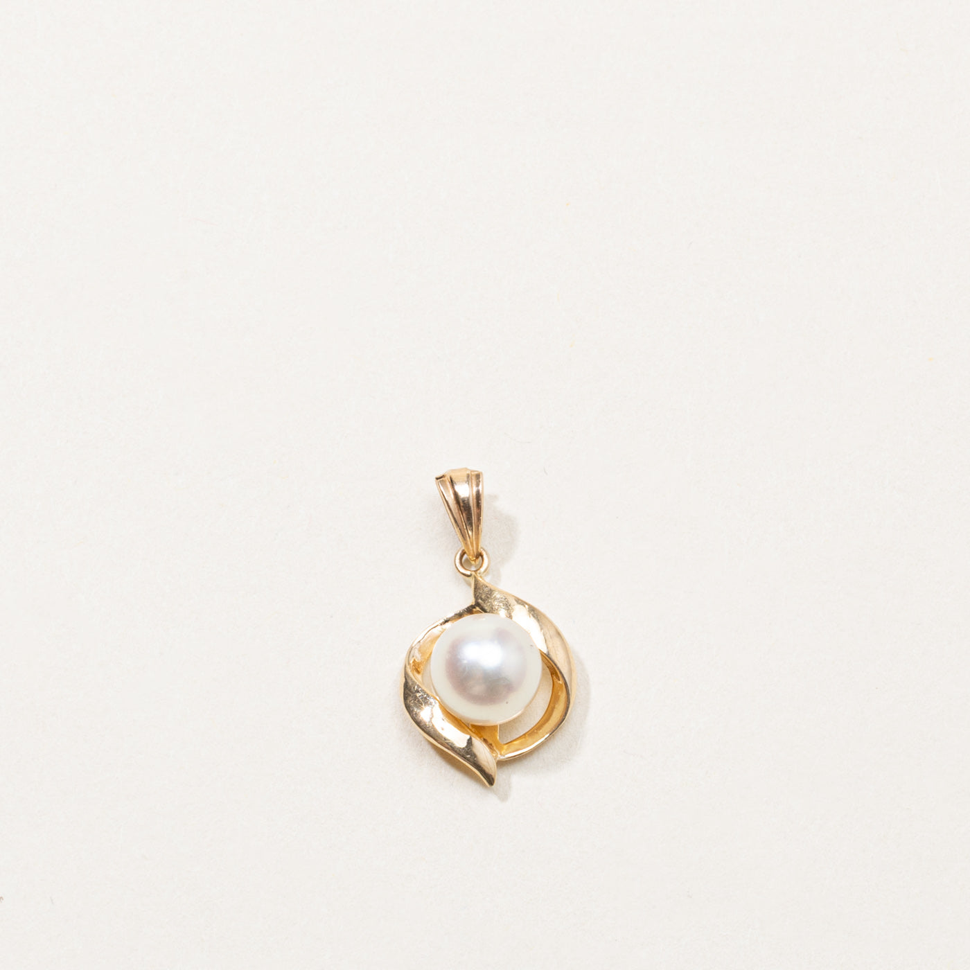 14k Pearl Framed Pendant