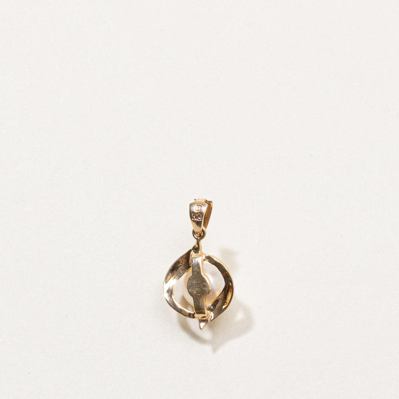 14k Pearl Framed Pendant