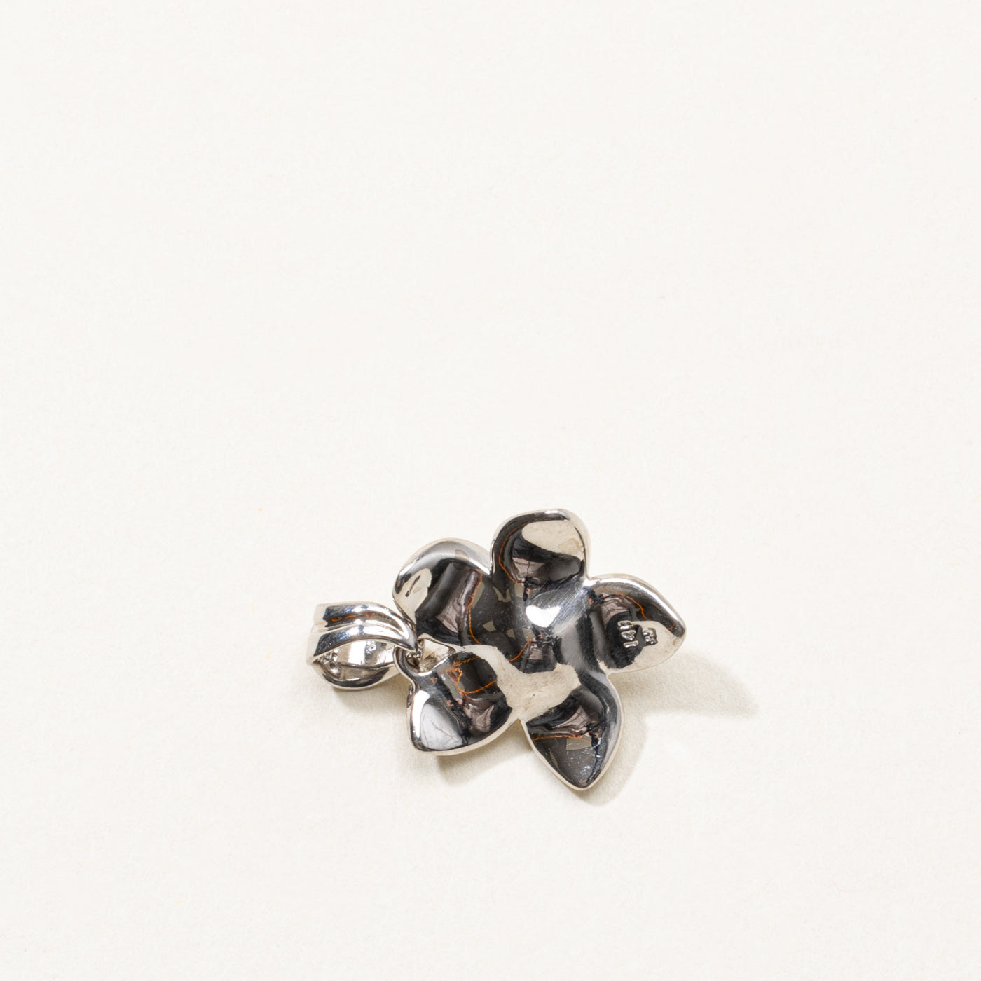 14k Pearl Flower Pendant